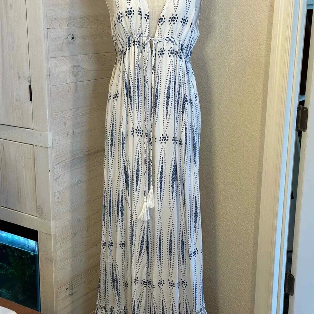 Hommage White Blue Print Maxi Dress V Neck Tie Waist‎ Sleeveless  Resortwear